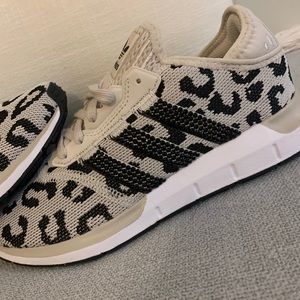 Swarovski Crystal Women’s adidas swift run leopard